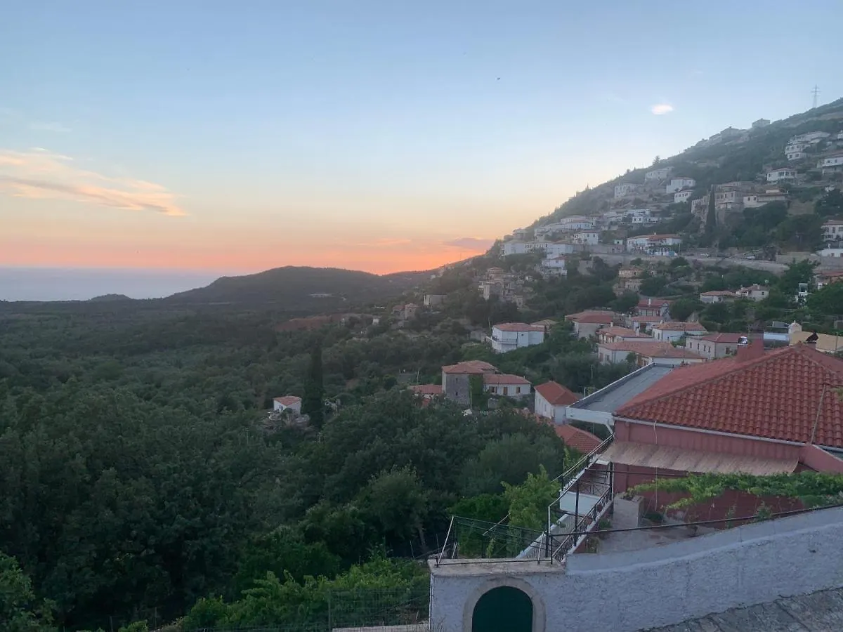 Shkolla Hostel & Camping Vuno