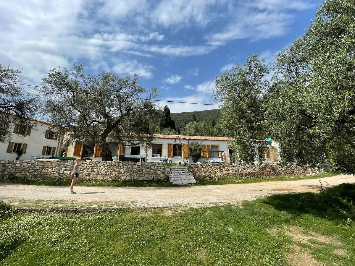 Shkolla Hostel & Camping Vuno 0*,  Albania