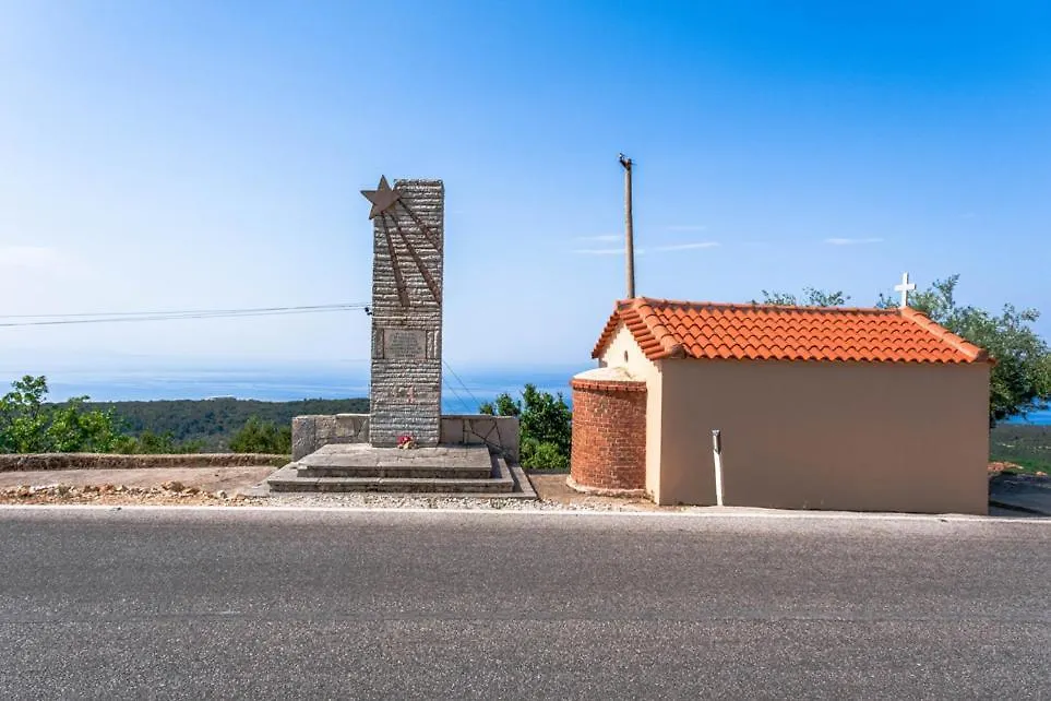 Shkolla Hostel & Camping Vuno