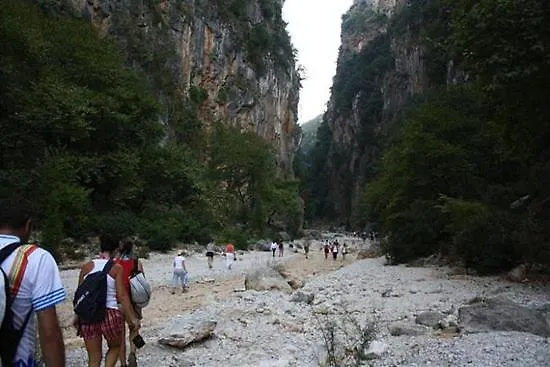 Shkolla Hostel & Camping Vuno