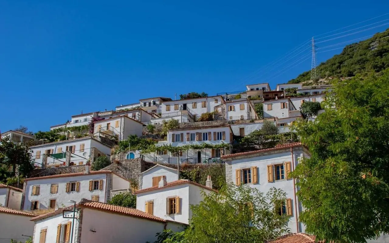 Shkolla Hostel & Camping Vuno 0*,  Albania