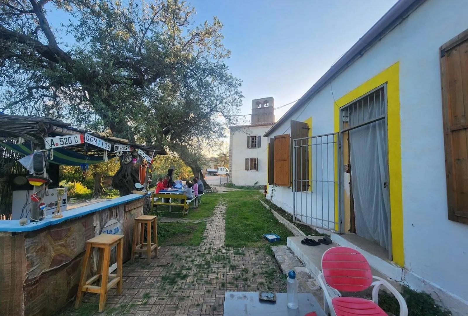 Shkolla Hostel & Camping Vuno