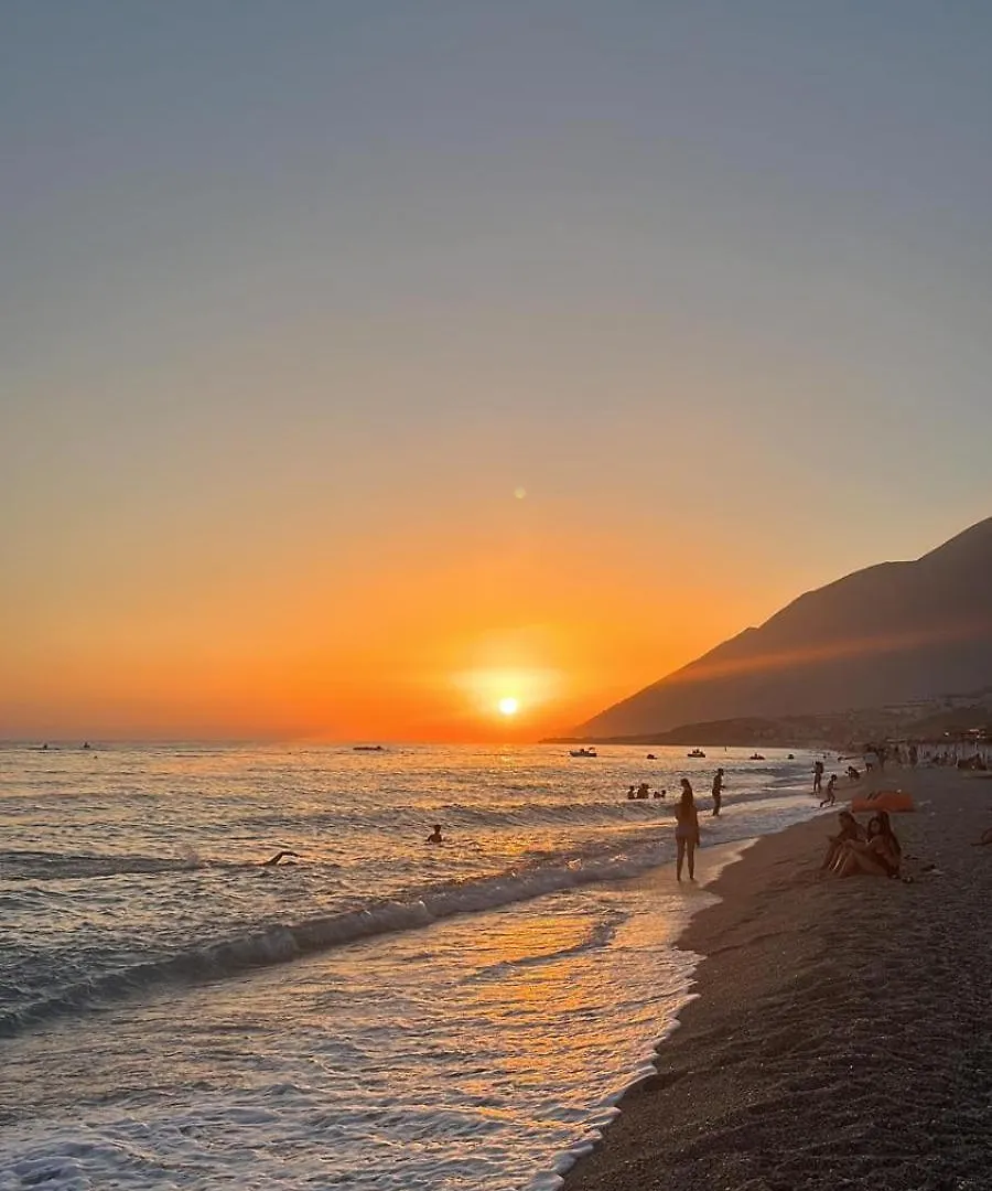 Shkolla Hostel & Camping Vuno