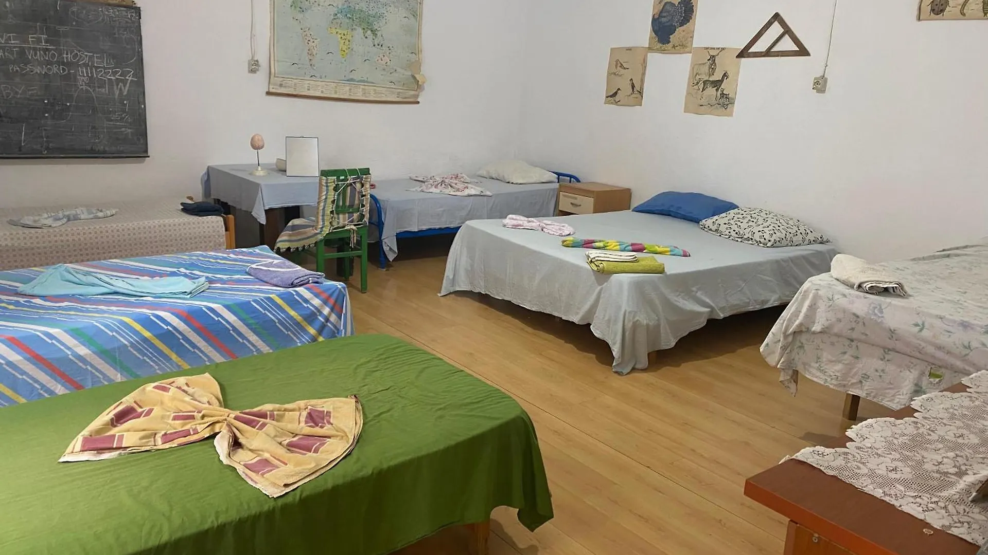 Shkolla Hostel & Camping Vuno